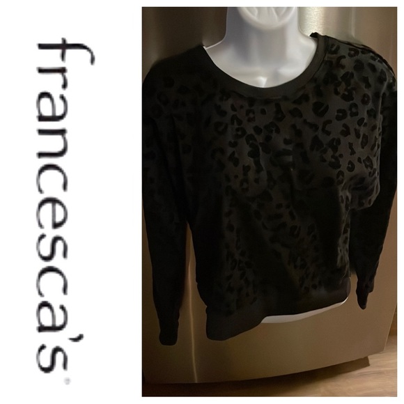 Snow Leopard Sweatshirt 🖤🐆 - Picture 3 of 12